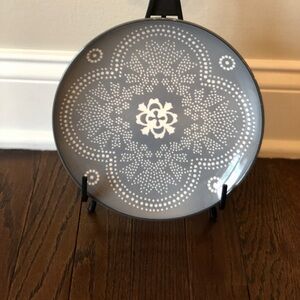 Baum Brothers 8” Phara Gray/White Floral Geometric Round Salad Plate - EUC!